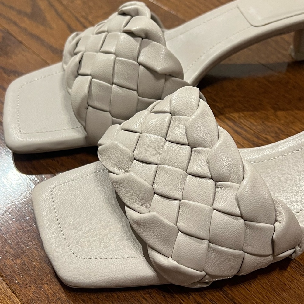 ⭐️NEW⭐️Shoes - Picture 4 of 4